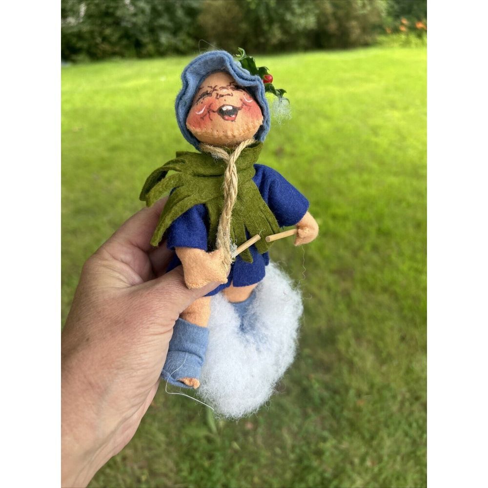 Annalee dolls - 1971 8 inch‎ Old World Drummer Boy On Stand With Snow No Drum